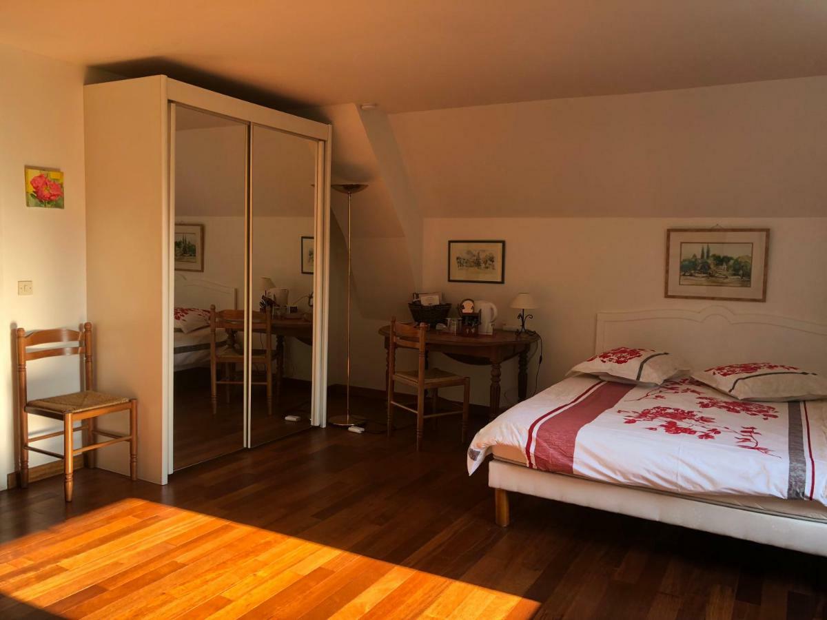 Les Hibiscus Panzió Maisons-Laffitte Kültér fotó