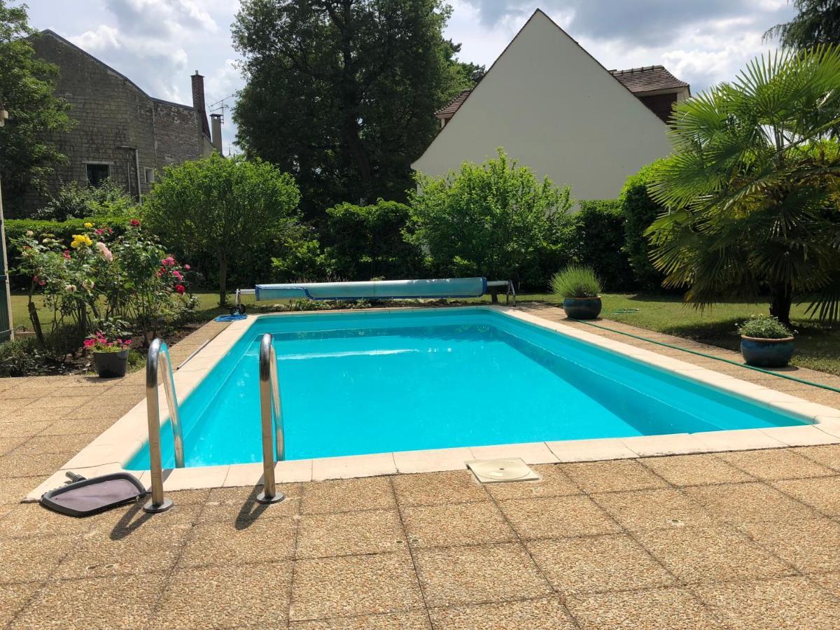 Les Hibiscus Panzió Maisons-Laffitte Kültér fotó